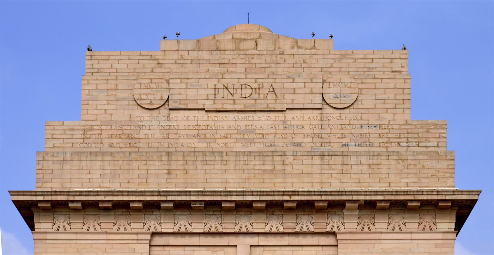 Yann Forget / Wikimedia Commons · CC BY-SA 3.0 The India Gate war memorial on the Kartavya Path in New Delhi